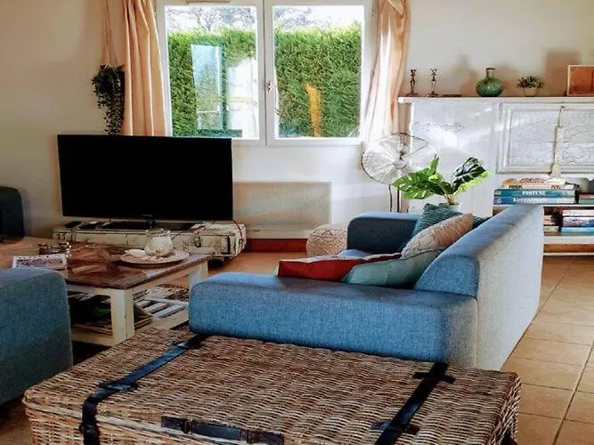 In Dordogne With Pool & Bubble Bath